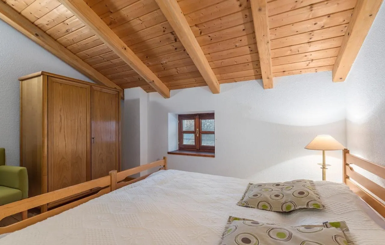 70 M2 Ferienwohnung Jurici In Steinhaus Unweit Von Porec